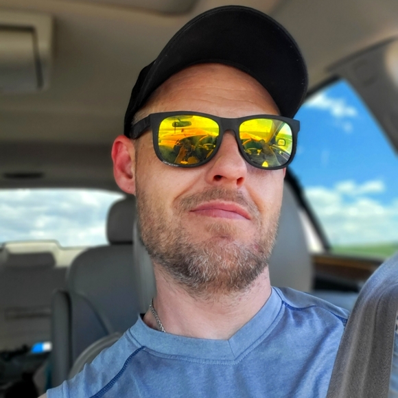 Meet your Posher, Calvin - Picture 1 of 8